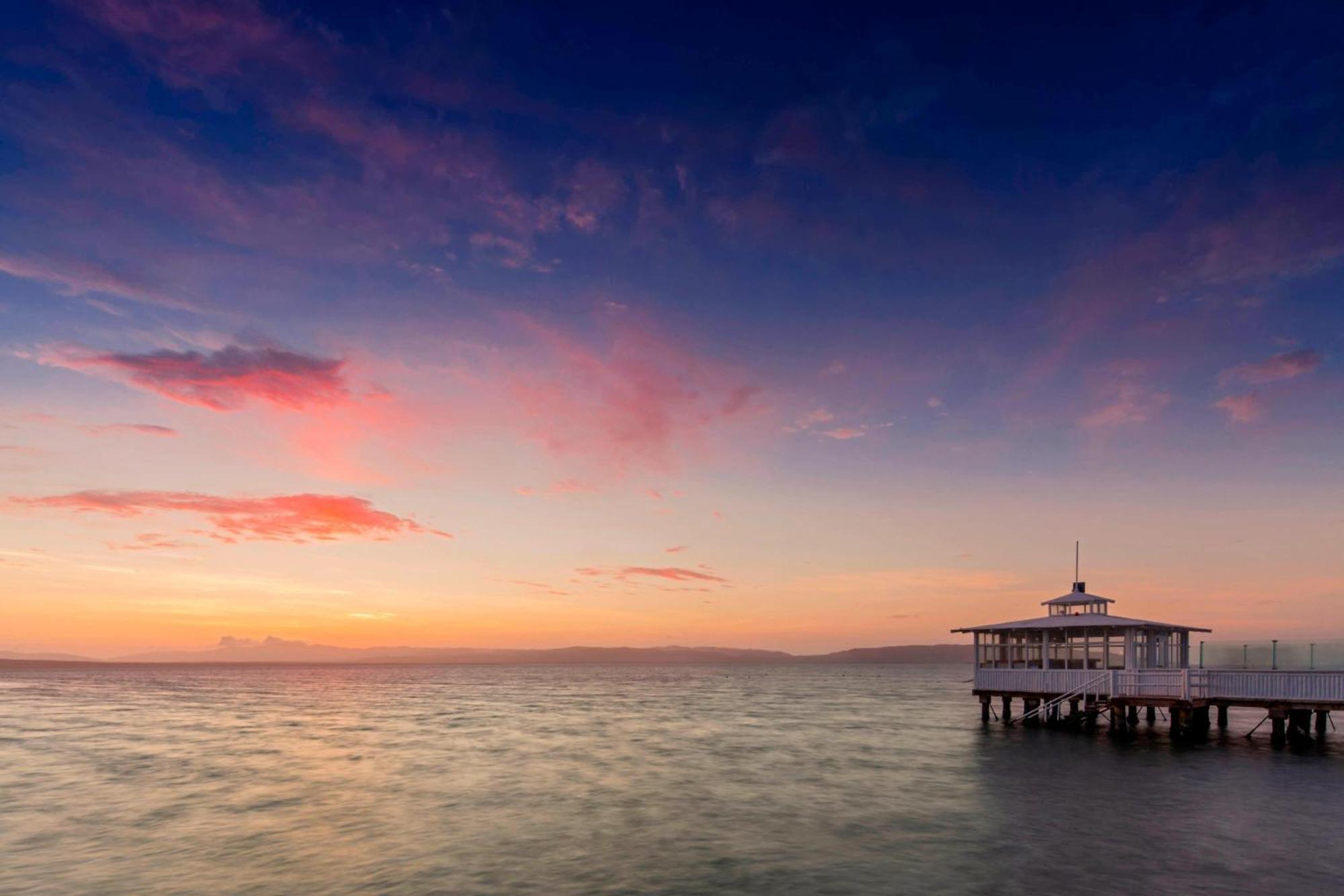 โรงแรมปารากัส อะ ลักชัวรี คอลเลคชั่น รีสอร์ต ปารากัส ภายนอก รูปภาพ Sunset at the pier