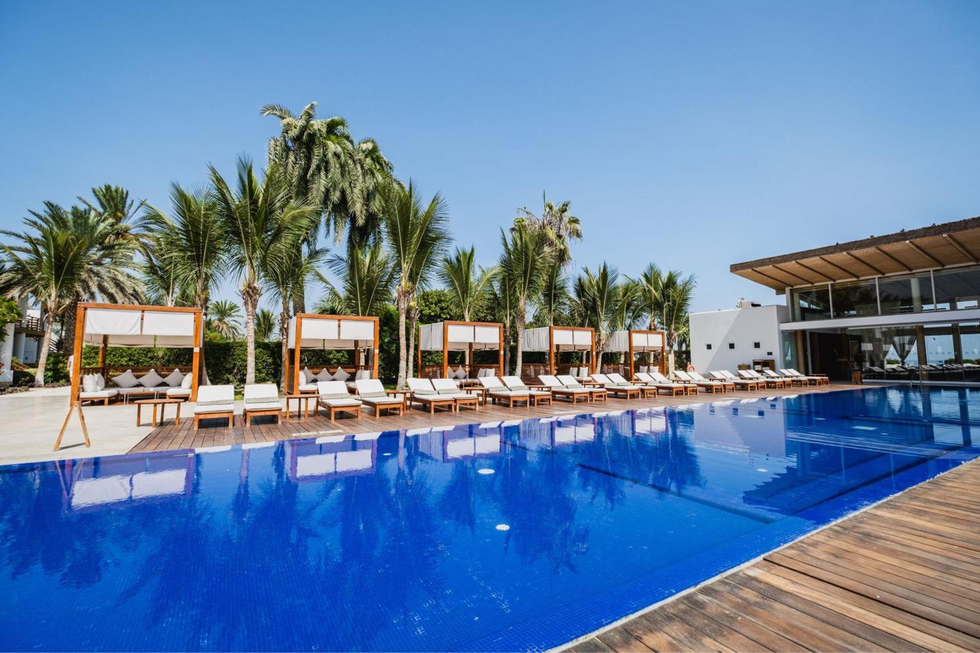 โรงแรมปารากัส อะ ลักชัวรี คอลเลคชั่น รีสอร์ต ปารากัส ภายนอก รูปภาพ The swimming pool at the hotel