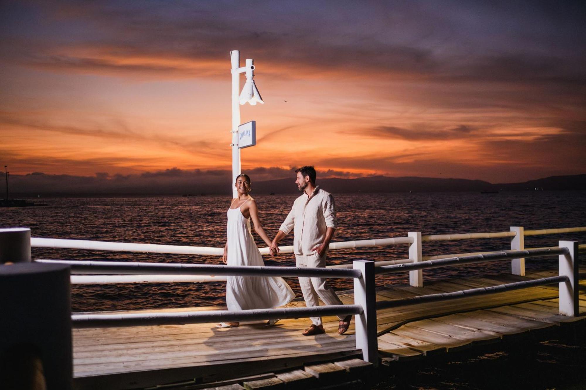 โรงแรมปารากัส อะ ลักชัวรี คอลเลคชั่น รีสอร์ต ปารากัส ภายนอก รูปภาพ Sunset at the pier