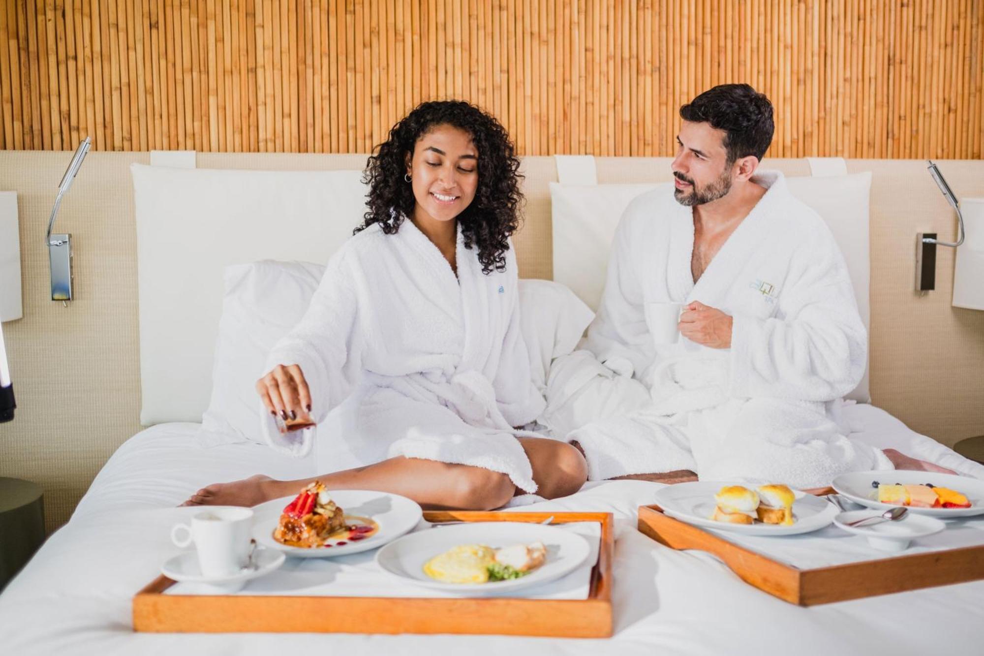 โรงแรมปารากัส อะ ลักชัวรี คอลเลคชั่น รีสอร์ต ปารากัส ภายนอก รูปภาพ In-room dining
