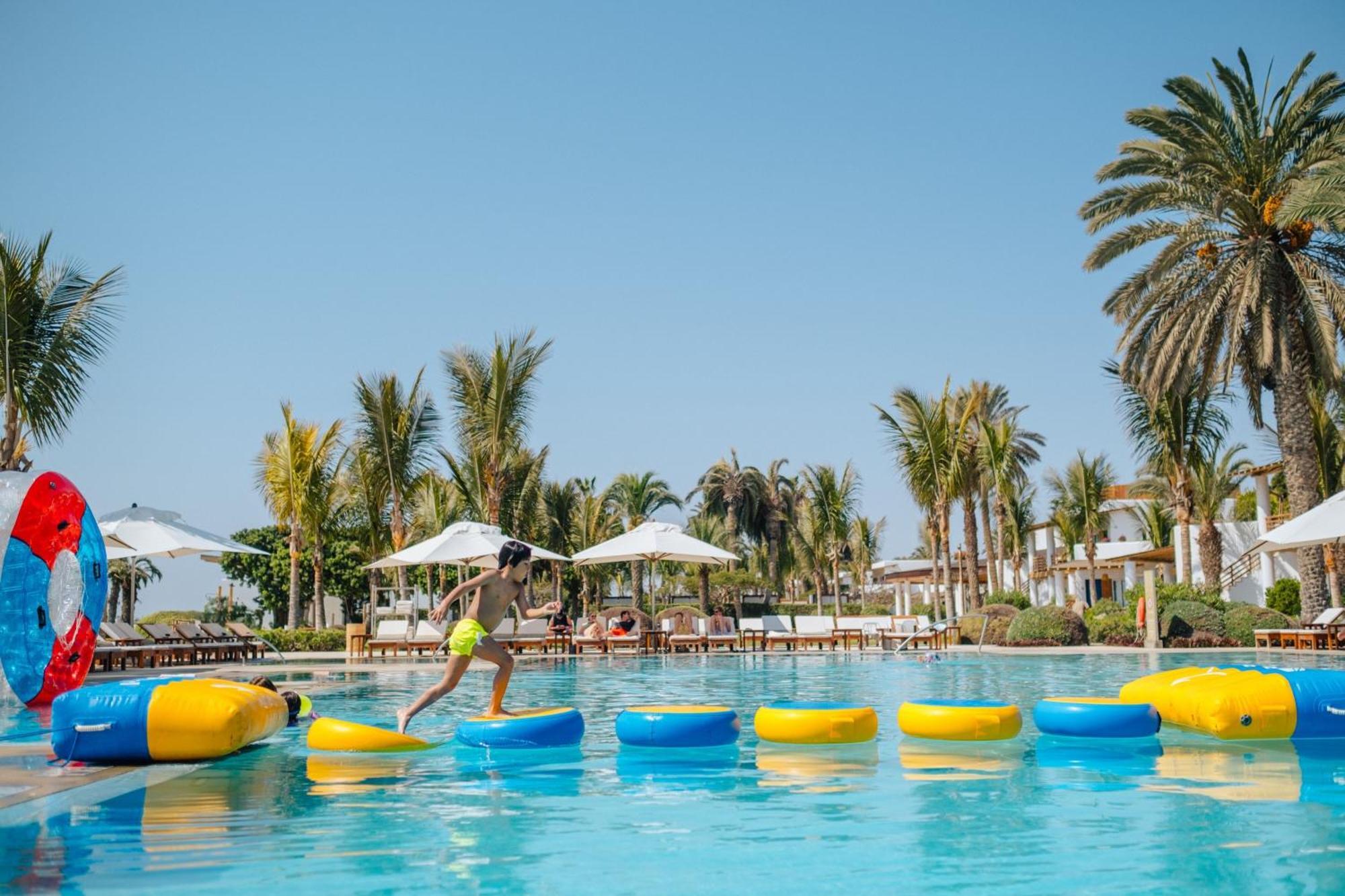 โรงแรมปารากัส อะ ลักชัวรี คอลเลคชั่น รีสอร์ต ปารากัส ภายนอก รูปภาพ The swimming pool at the resort