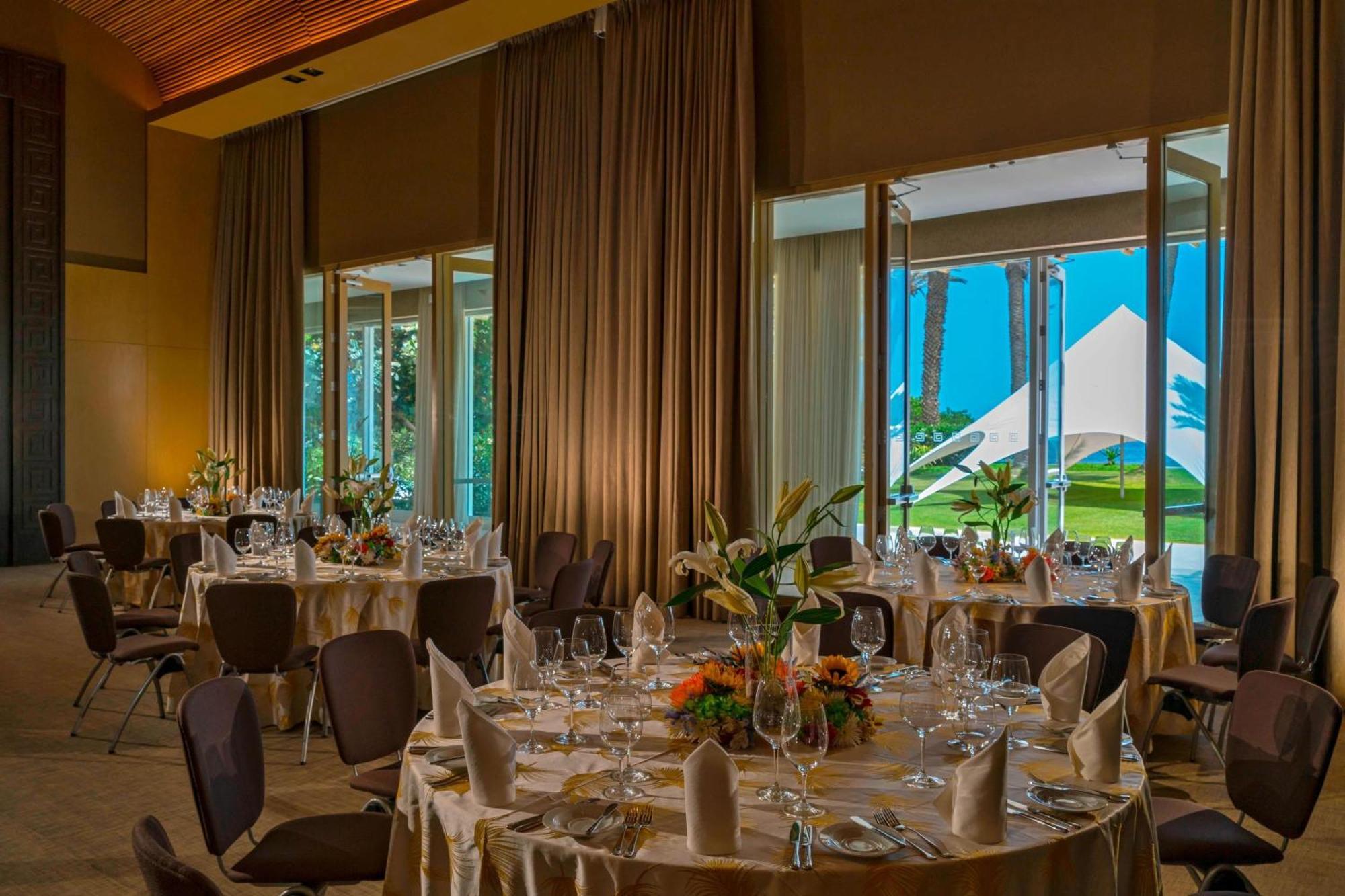 โรงแรมปารากัส อะ ลักชัวรี คอลเลคชั่น รีสอร์ต ปารากัส ภายนอก รูปภาพ The ballroom at the Ritz-Carlton, Laguna Niguel