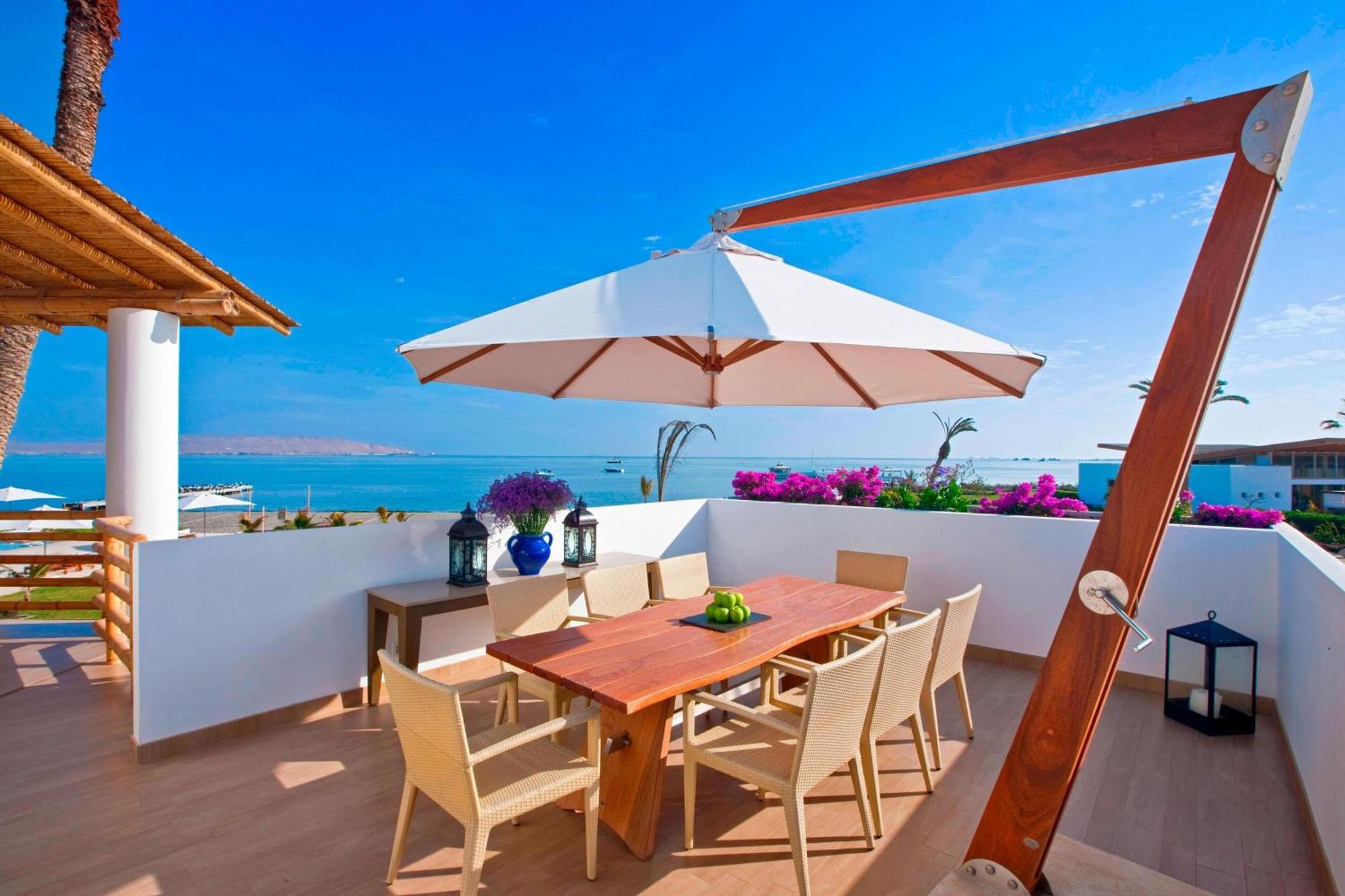 โรงแรมปารากัส อะ ลักชัวรี คอลเลคชั่น รีสอร์ต ปารากัส ภายนอก รูปภาพ A patio umbrella