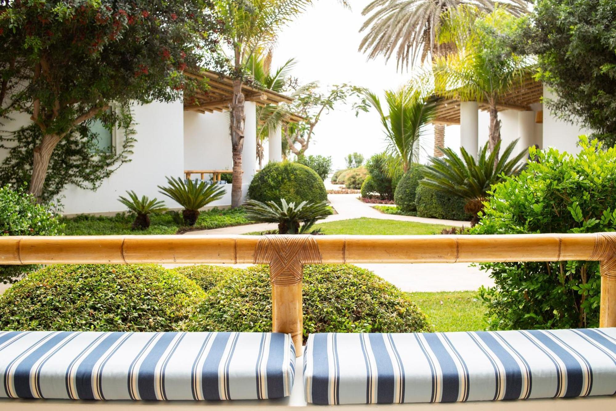 โรงแรมปารากัส อะ ลักชัวรี คอลเลคชั่น รีสอร์ต ปารากัส ภายนอก รูปภาพ The resort's gardens
