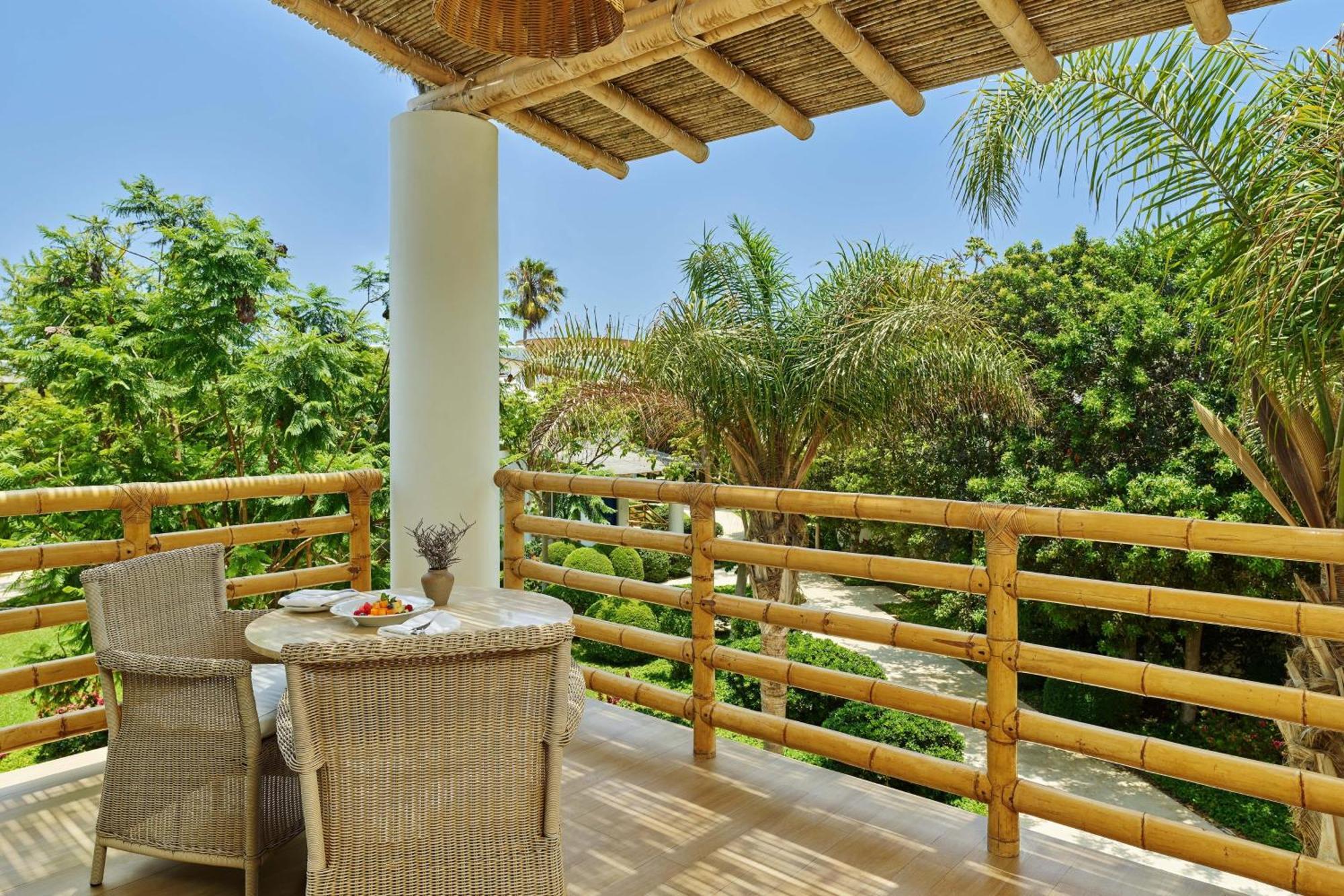 โรงแรมปารากัส อะ ลักชัวรี คอลเลคชั่น รีสอร์ต ปารากัส ภายนอก รูปภาพ A view from a villa at the resort